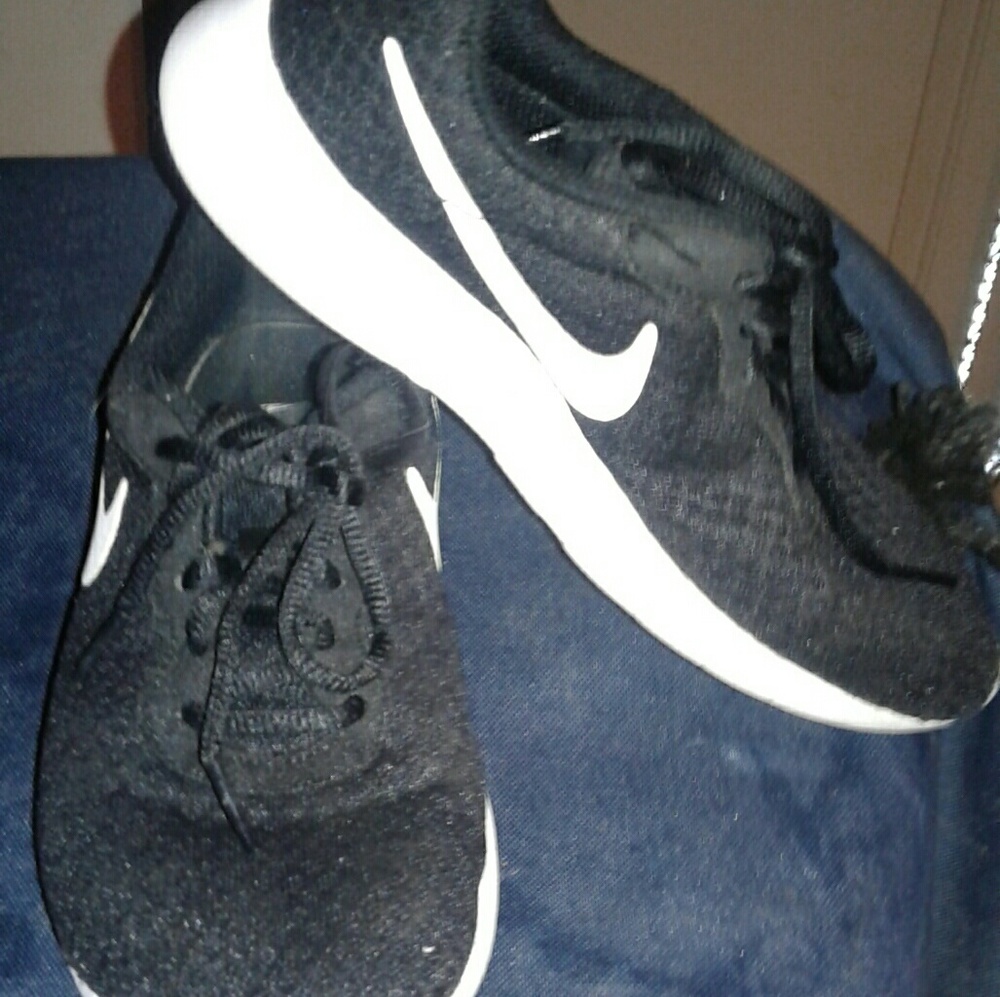 Black Nike Shoes